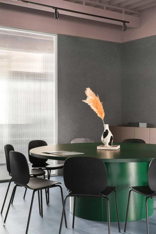 苏联建筑风格改造 这间办公室漂亮得不像地球人建的